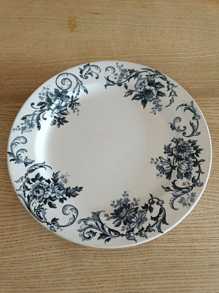 Assiette Boch Frères Keramis « Moscou » — vers 1880—1920, Enlèvement ou Envoi