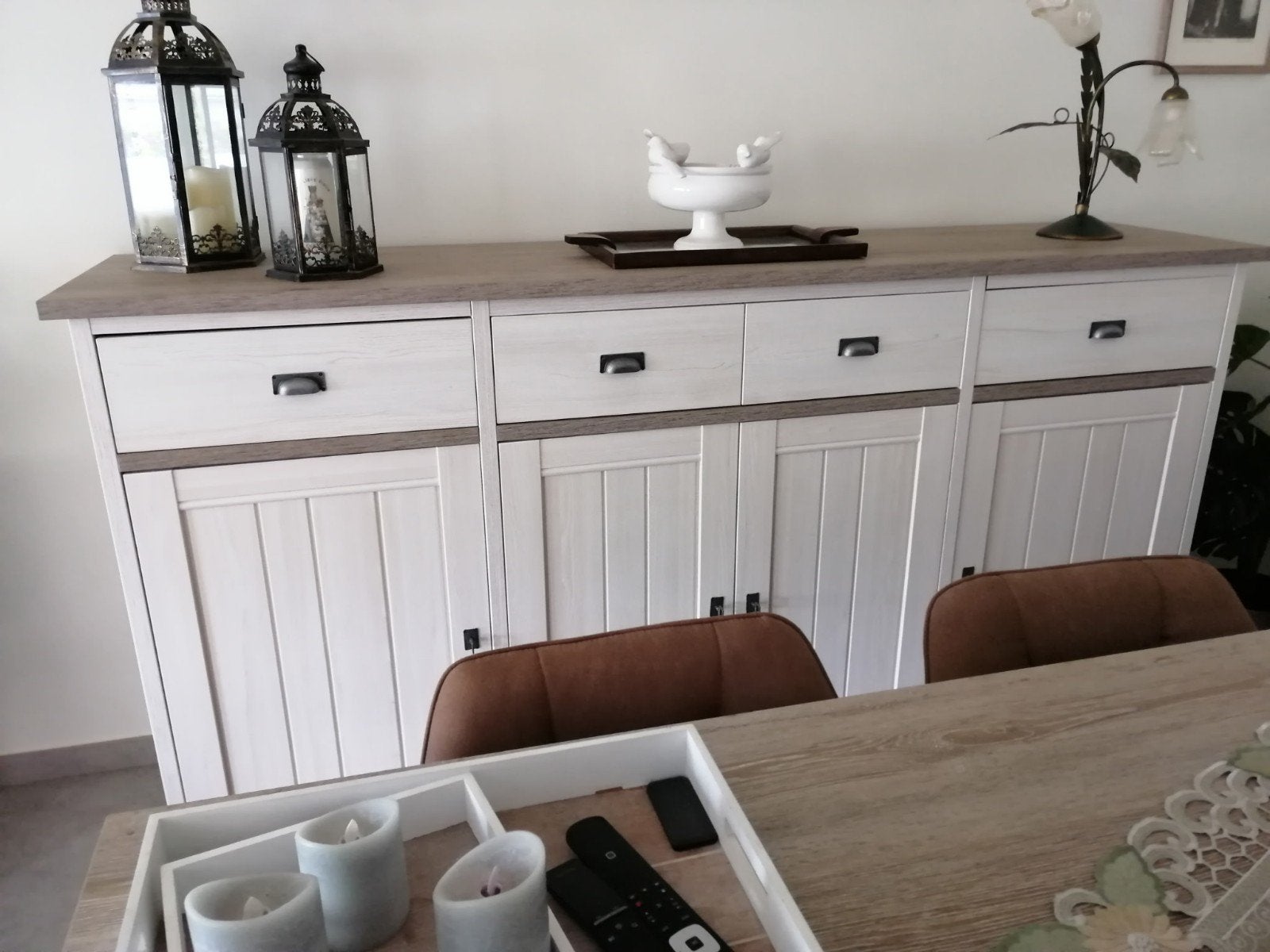 WITTE EETKAMERKAST, TOPSTAAT, Enlèvement