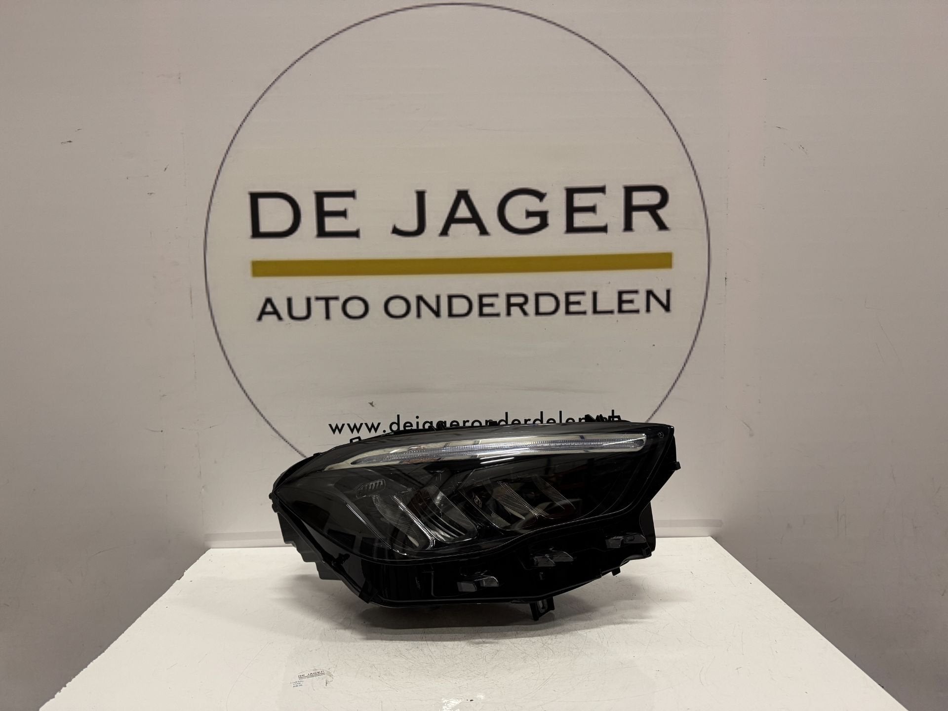 Phare avant LED haute performance pour Mercedes Classe GLA H, Mercedes-Benz AG, Mercedes-Benz, Utilisé, Mercedesstrasse 120
70372  Stuttgart, DE