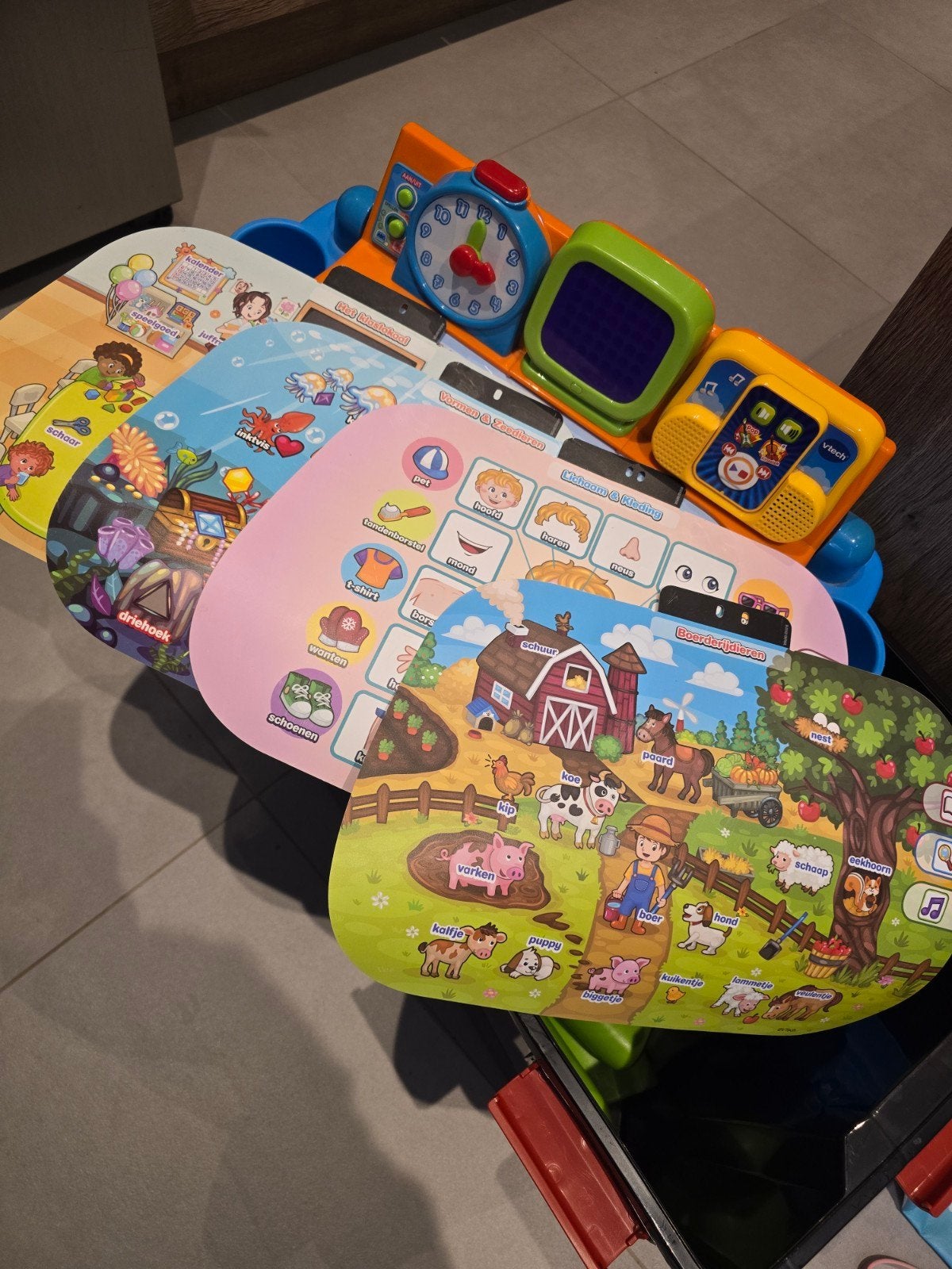 Vtech educatieve tafel, Ophalen