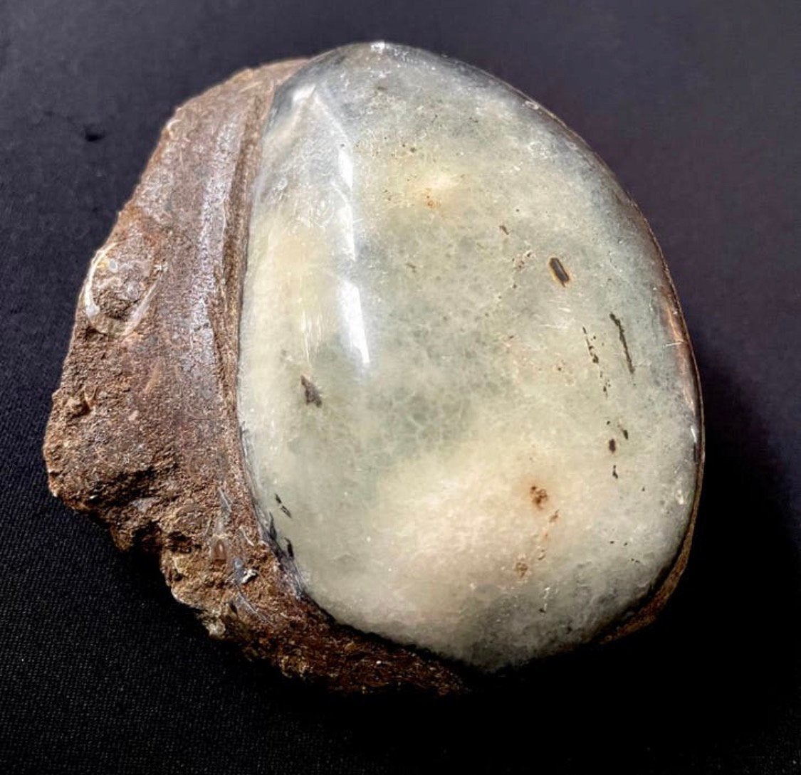 Nieuw-Zeeland-Jadeiet met een natuurlijke steenstructuur, Handtassen en Accessoires, Edelstenen, Zo goed als nieuw, Ophalen of Verzenden