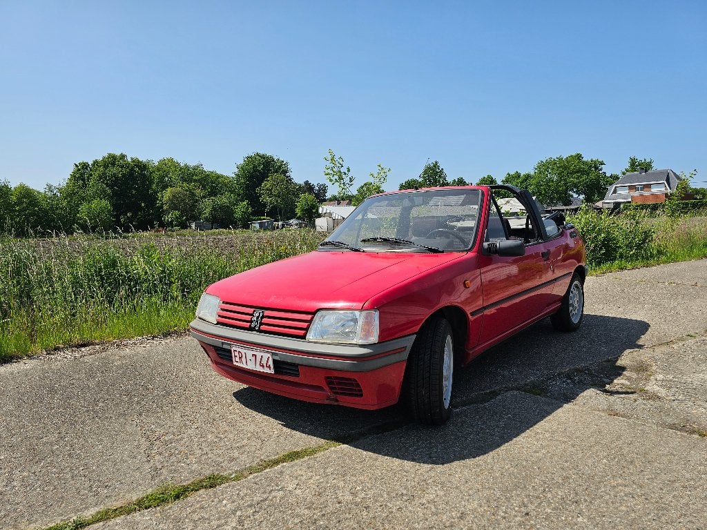 Peugeot 205 CJ, Autos, Peugeot, Particulier, Verrouillage central, Jantes en alliage léger, Toit ouvrant, Radio, Essence, Cabriolet