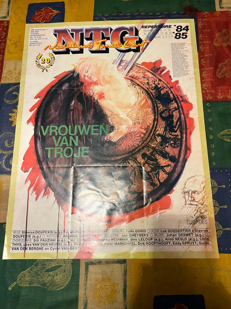 Poster Vrouwen van Troje van NTG '84 - '85, Verzamelen, Posters, Rechthoekig Staand, Deurposter of groter, Ophalen of Verzenden