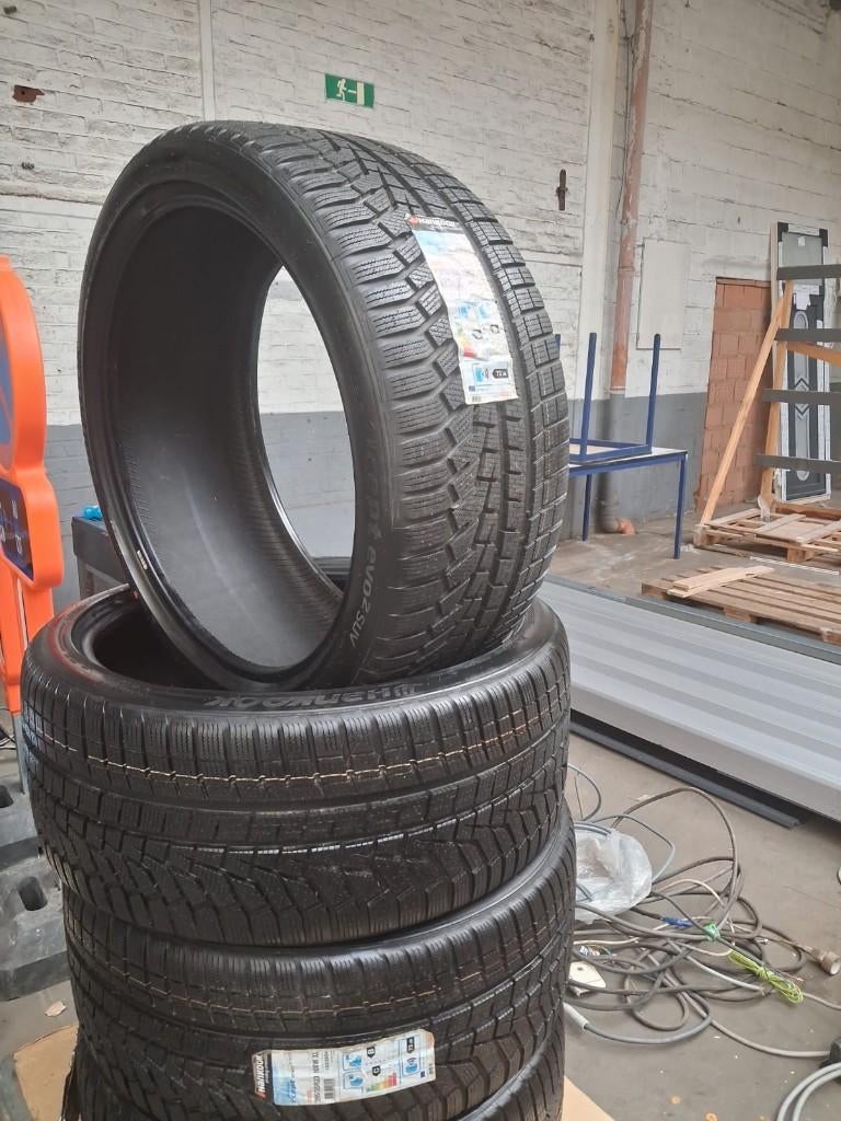 PNEUS HIVER HANKOOK- 295/35R23 108W// 2 à 50€, Autos : Pièces & Accessoires, Pneus & Jantes, Neuf, Pneus hiver, Enlèvement ou Envoi