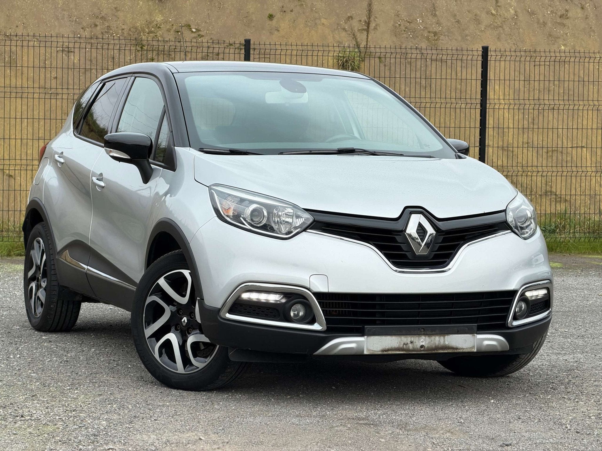 Renault Captur * 1.5 dCi * TRES PROPRE * GPS * CAM DE RECUL, Auto's, Voorwielaandrijving, Gebruikt, 4 cilinders, https://public.car-pass.be/vhr/263ac2bc-cf45-43bd-b776-629fefa12ef6