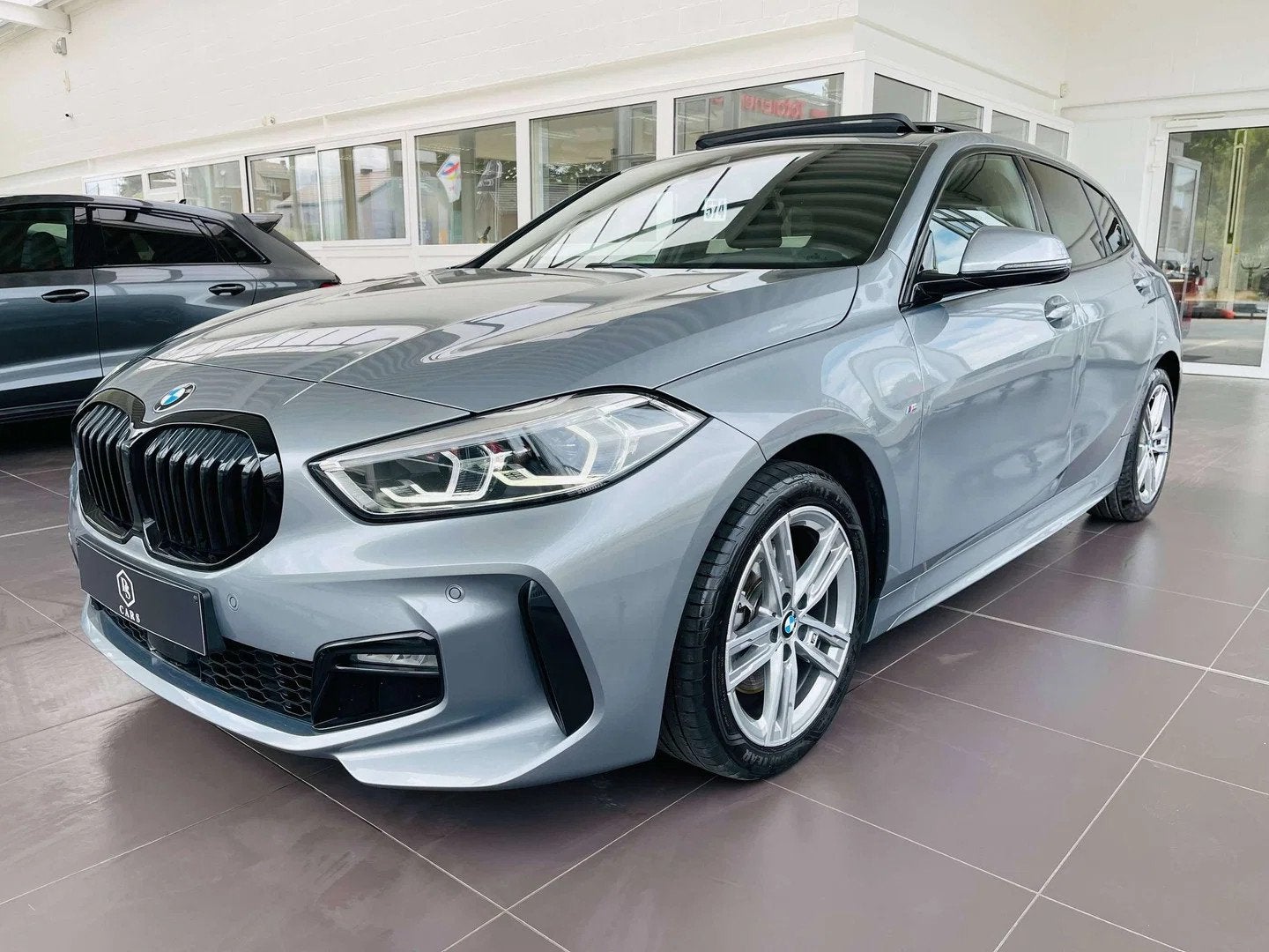 BMW 1 Serie 118 iA * GARANTIE + PACK M + TOIT PANO + LED + G, Argent ou Gris, Achat, Entreprise, 5 portes