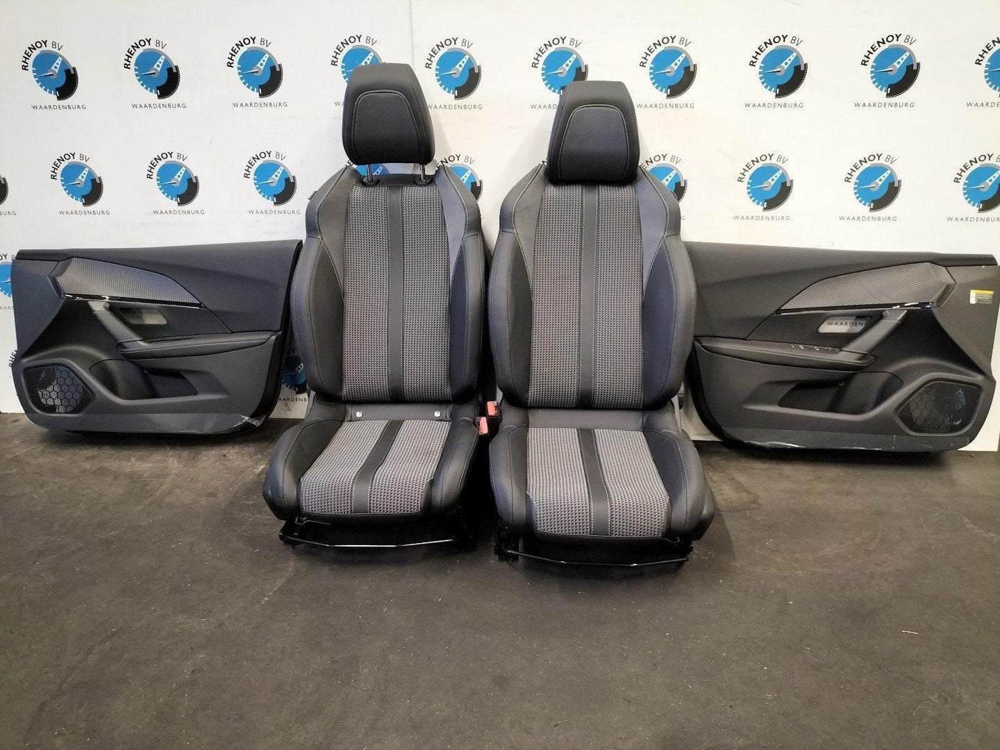 PEUGEOT 2008 P24E 2008 GT 1.2P Aut. INTERIEUR COMPLEET 2023, Auto-onderdelen, Ophalen of Verzenden, Gebruikt, ARN erkend