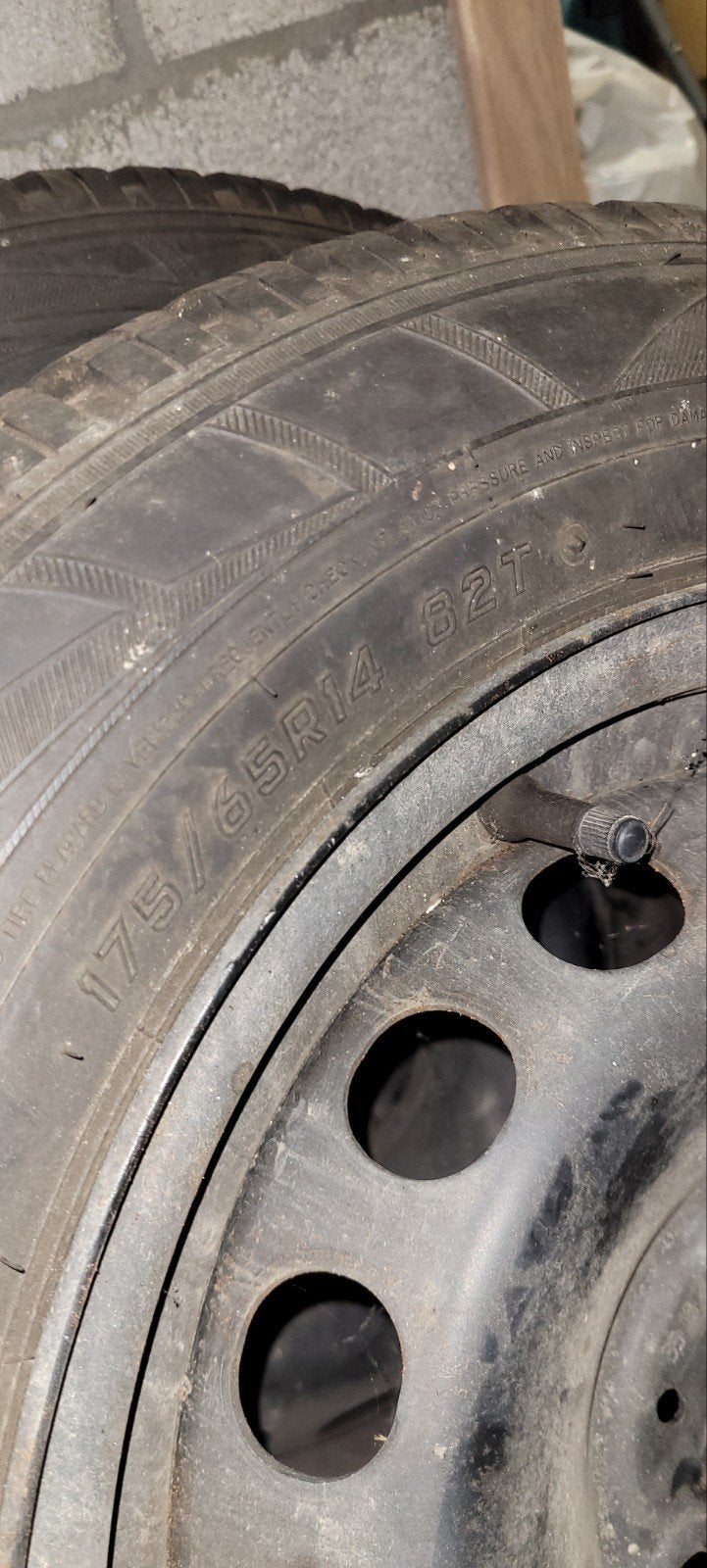 Kit Hiver FIAT 500 FALKEN 175/65r14 82T 7mm, Ophalen, 14 inch, Gebruikt, 175 mm