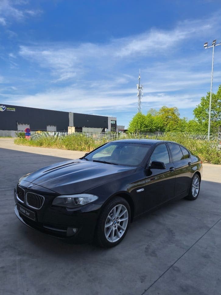 BMW 5 serie 528i goede staat gekeurd., Lichtsensor, Zwart, Zwart, Leder