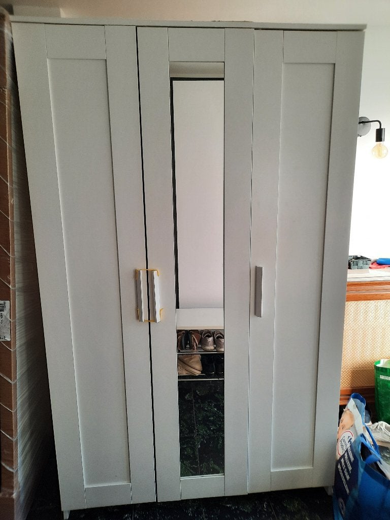 Brimnes IKEA driedeurs witte kledingkast, Huis en Inrichting, Ophalen, Met deur(en), Gebruikt, 150 tot 200 cm
