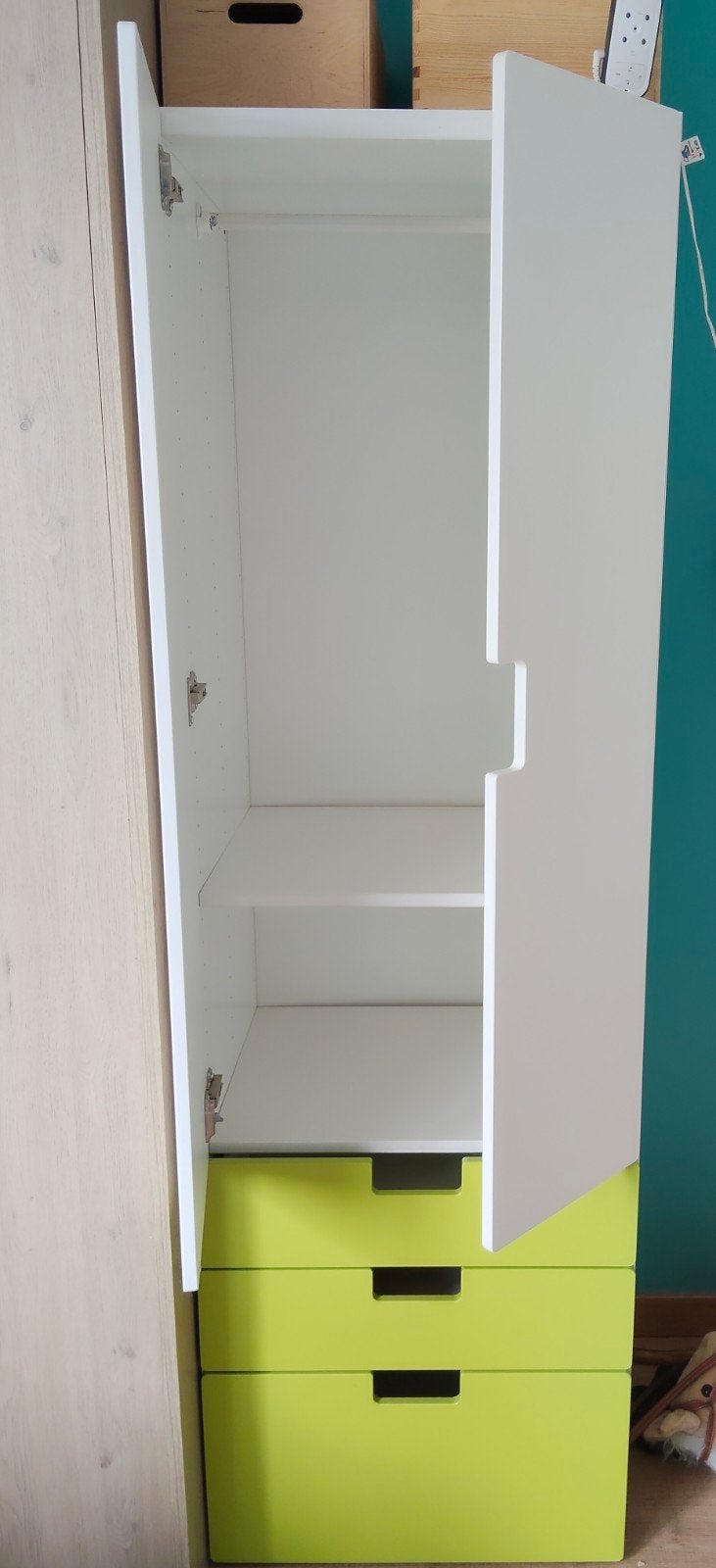 Ikea kinderkleerkast, Enlèvement