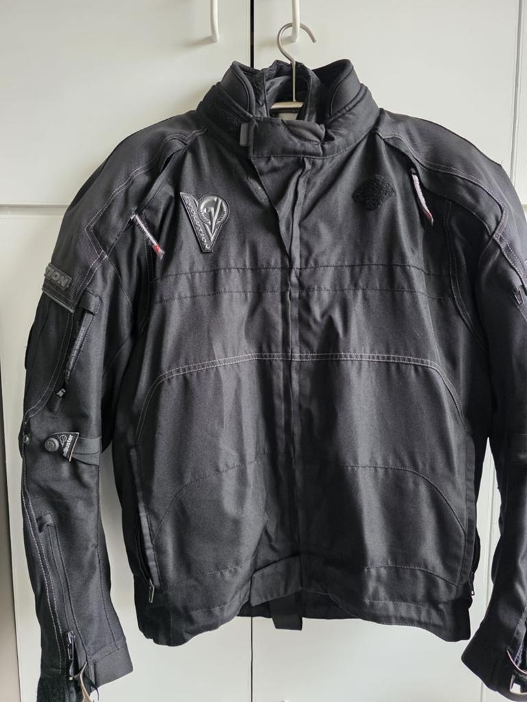 Motorvest Evolution maat L. Voor zomer en winter., Motoren, Kleding | Motorkleding, Ophalen