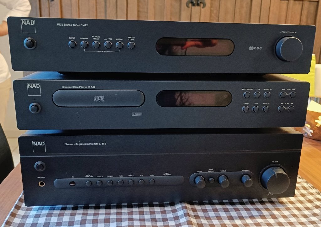 Amplificateur stéréo intégré NAD C352 + tuner + CD, TV, Hi-fi & Vidéo, Enlèvement, Comme neuf, Lecteur CD, Autres marques