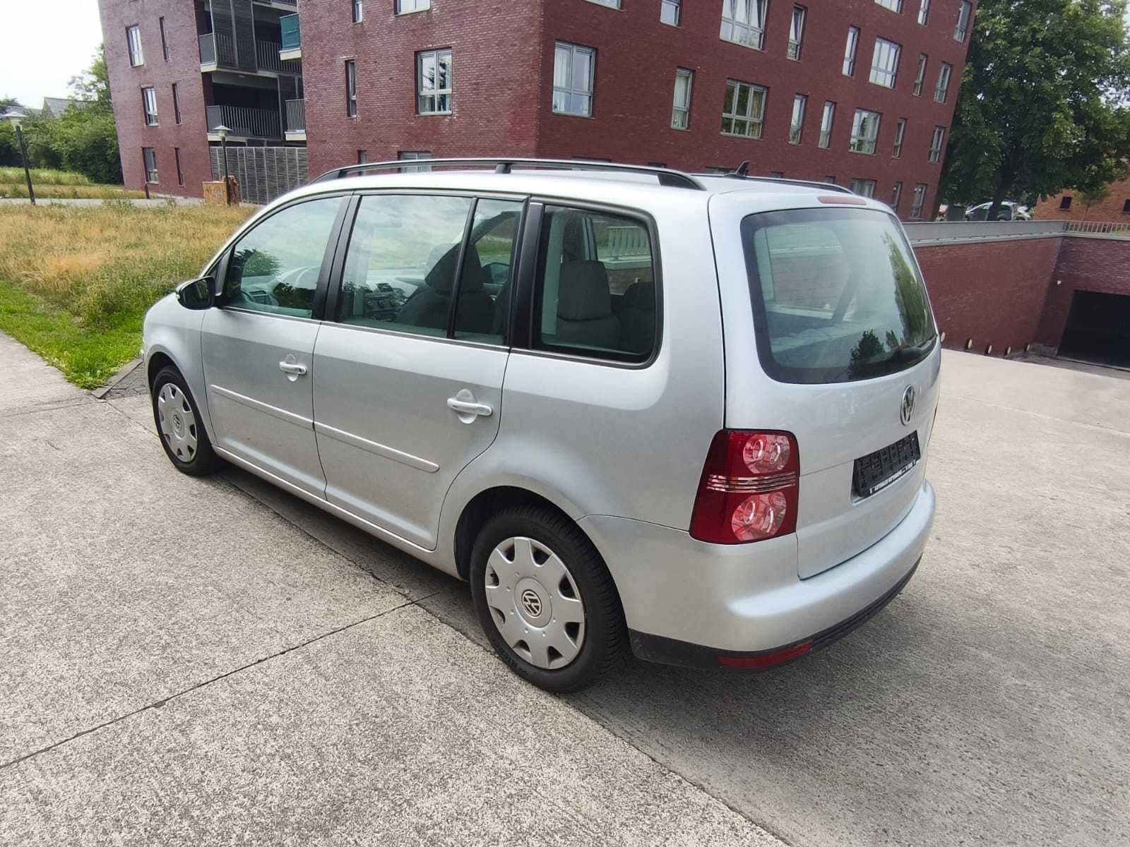2010 Volkswagen Touran 7-Seat Personenauto, Auto's, Euro 5, Gebruikt, Bedrijf, Handgeschakeld