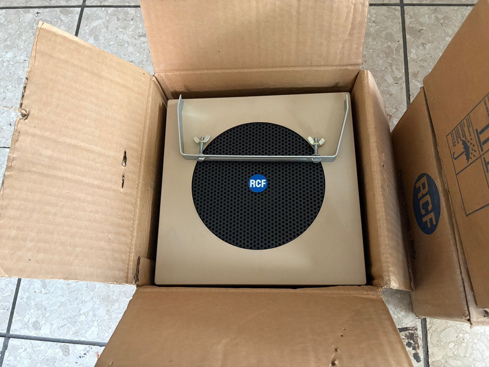 Set van 3 RCF PLC/3 wand-/plafondluidsprekers - in doos, Audio, Tv en Foto, Luidsprekerboxen, Ophalen of Verzenden, Zo goed als nieuw