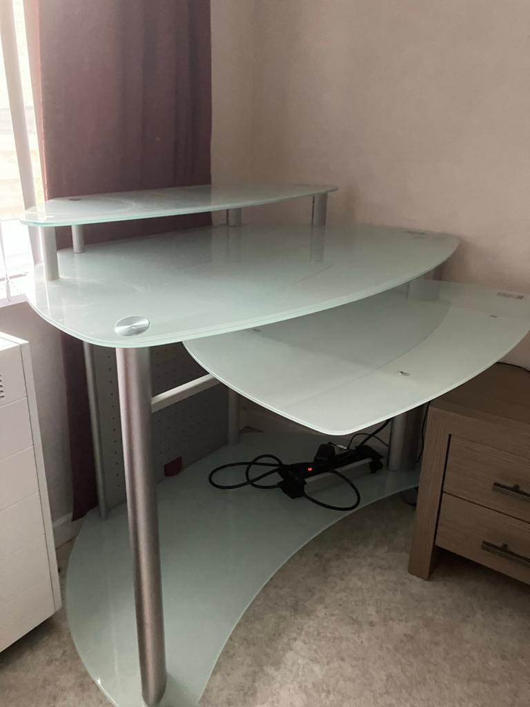 Glazen bureau met schuifblad, Huis en Inrichting, Bureaus, Ophalen, Zo goed als nieuw