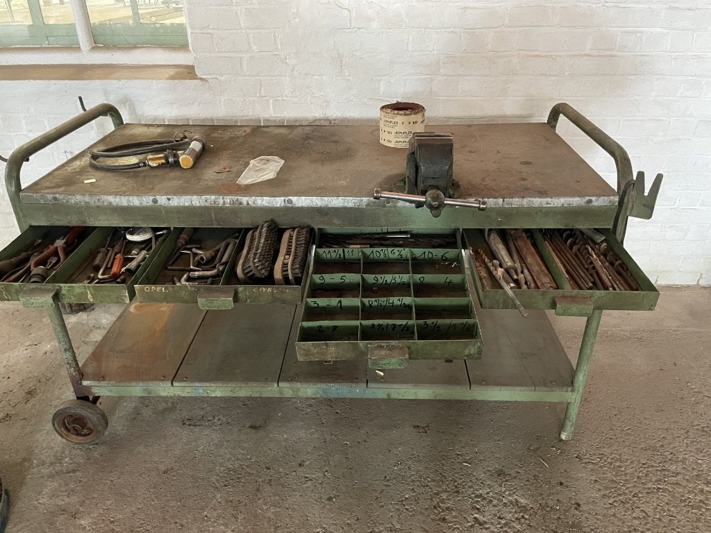 TABLE DE TRAVAIL avec vis d'établi,..., Bricolage & Construction, Enlèvement, Utilisé, 170 cm ou plus