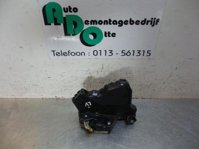Deurslot Mechaniek 4Deurs links-voor van een Daihatsu Sirion, Gebruikt, Daihatsu, -, -