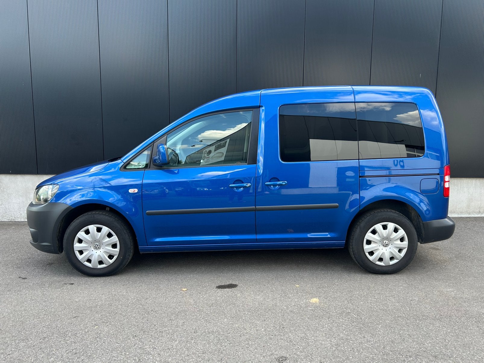 Volkswagen Caddy 2.0 CNG + Benzine / Trekhaak, Auto's, Volkswagen, Euro 5, Zwart, Blauw, Handgeschakeld