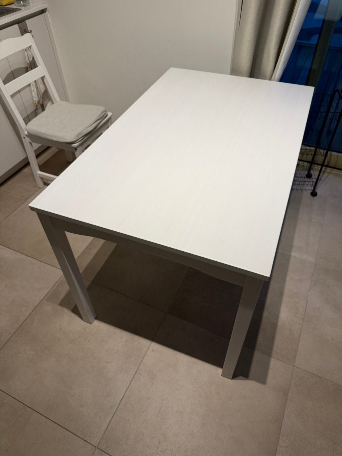 Eettafel ikea Hauga, Huis en Inrichting, Ophalen, Zo goed als nieuw
