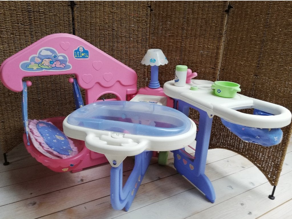 Smoby Babynurse / Babyhuis + Smoby Kaptafel / Make-up tafel, Enfants & Bébés, Jouets | Poupées, Enlèvement, Utilisé