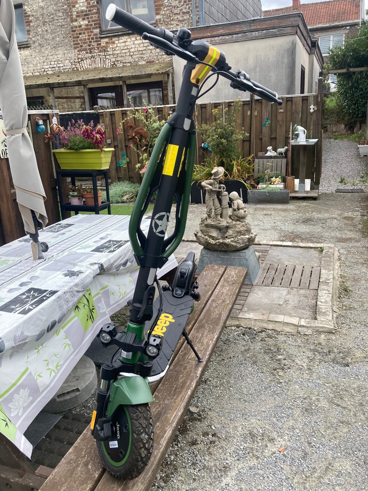 Weinig gebruikte JEEP-scooter van 61 km, Ophalen, Gebruikt