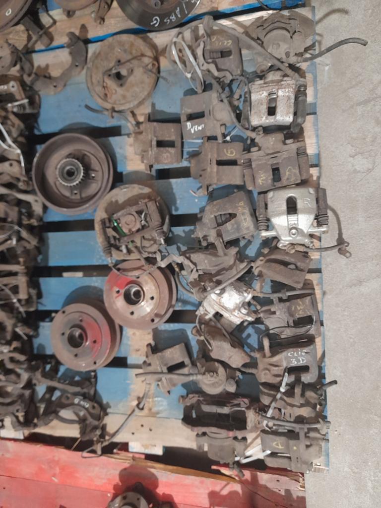 VOORSTE remklauwen renault clio 2   / 5060 AUVELAIS, Ophalen of Verzenden, Gebruikt, Renault