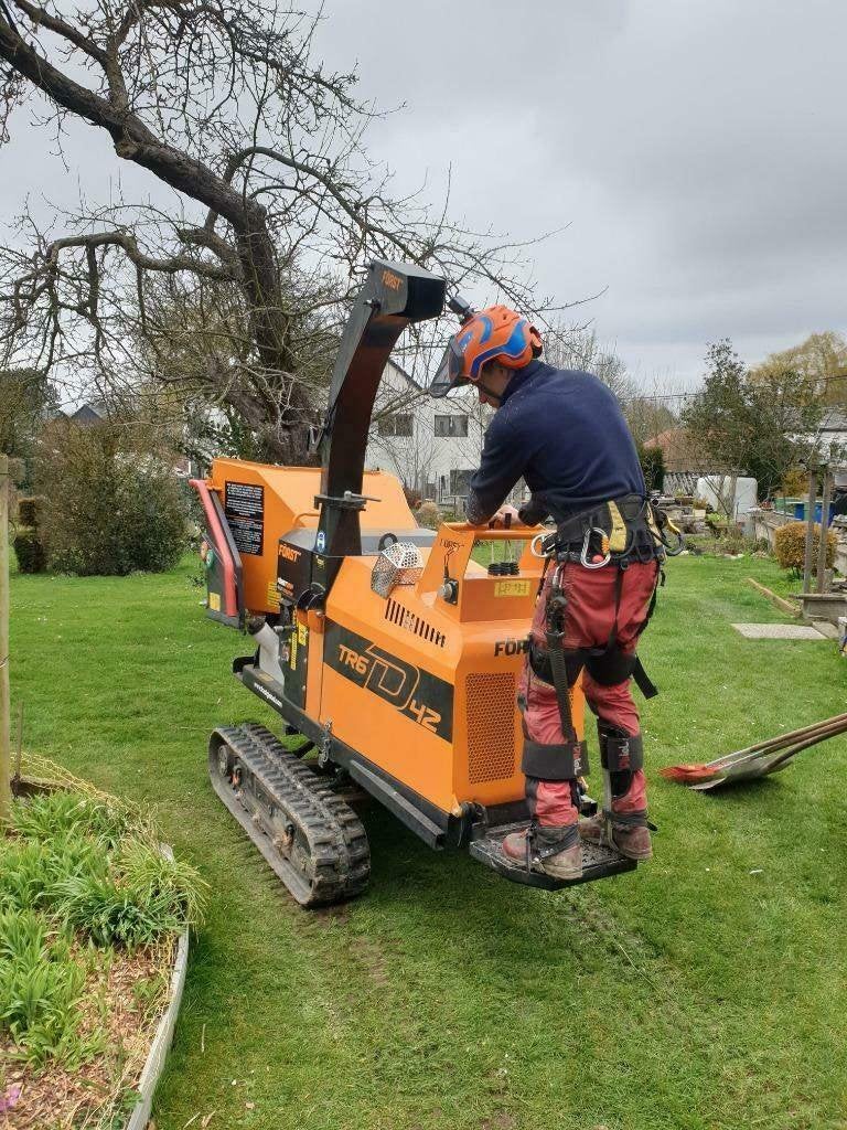 Location broyeur de branches - max 18 cm diametre, Enlèvement, Comme neuf, Essence