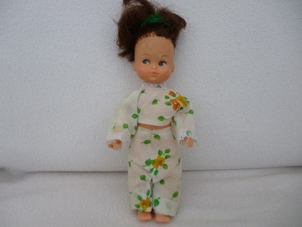 Popje met mooie kleding aan, Kinderen en Baby's, Ophalen of Verzenden, Gebruikt, Overige typen
