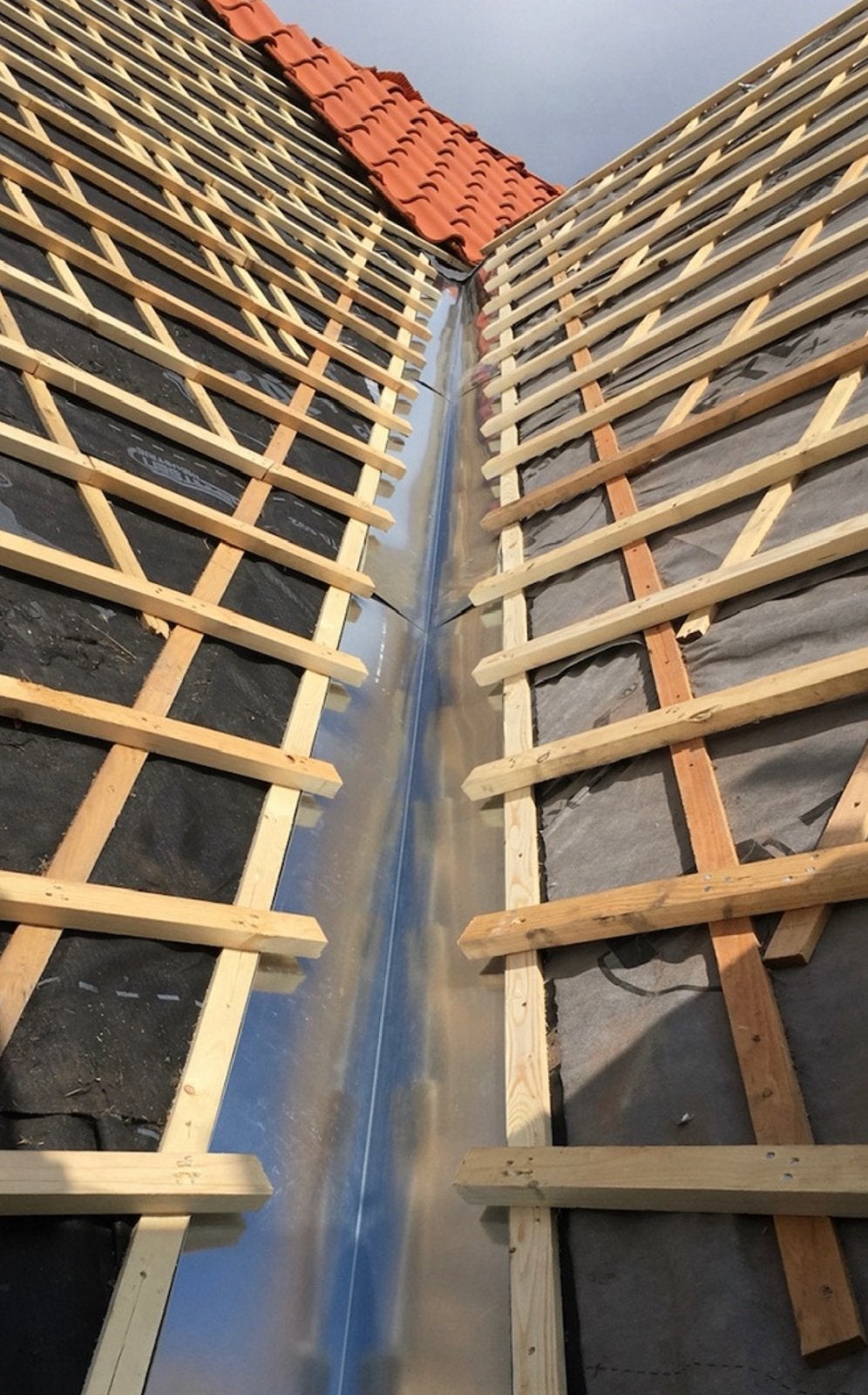 Dakwerk buiten en binnen, Bricolage & Construction, Enlèvement ou Envoi, Comme neuf