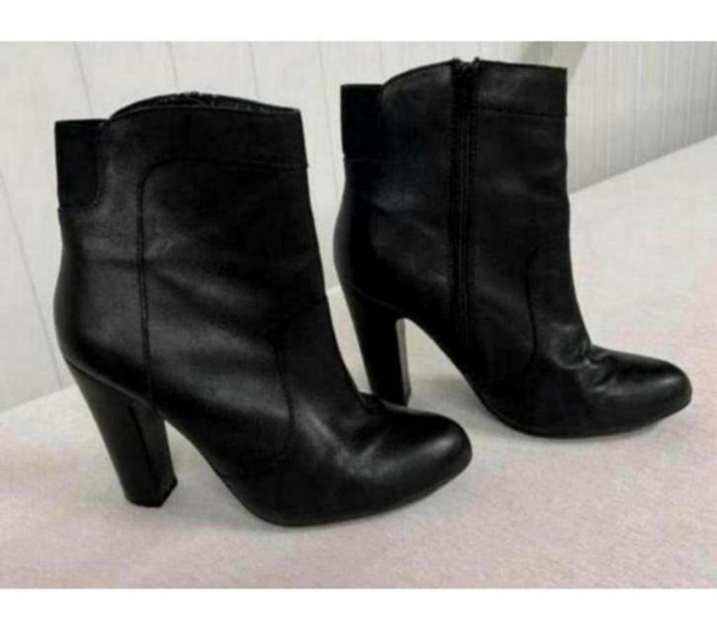 John Rocha laarzen met hak Zwart leder lederen leer maat 40, Kleding | Dames, Zwart, Ophalen of Verzenden, Zo goed als nieuw, Schoenen met hoge hakken