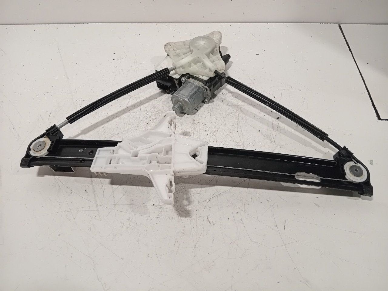 Raammechaniek elektrisch links achter Seat Arona, Onderdelen@venauto.nl, Van der Ven Autorecycling B.V., Gebruikt, Ettenseweg 76, 4706 PB Roosendaal, The Netherlands