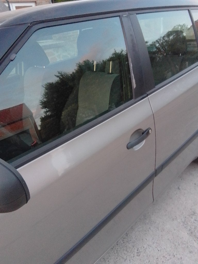 Transfert, Autos, Skoda, Argent ou Gris, Achat, Boîte manuelle, 44 kW