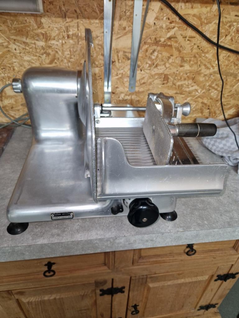 Vleessnijmachine, Ophalen