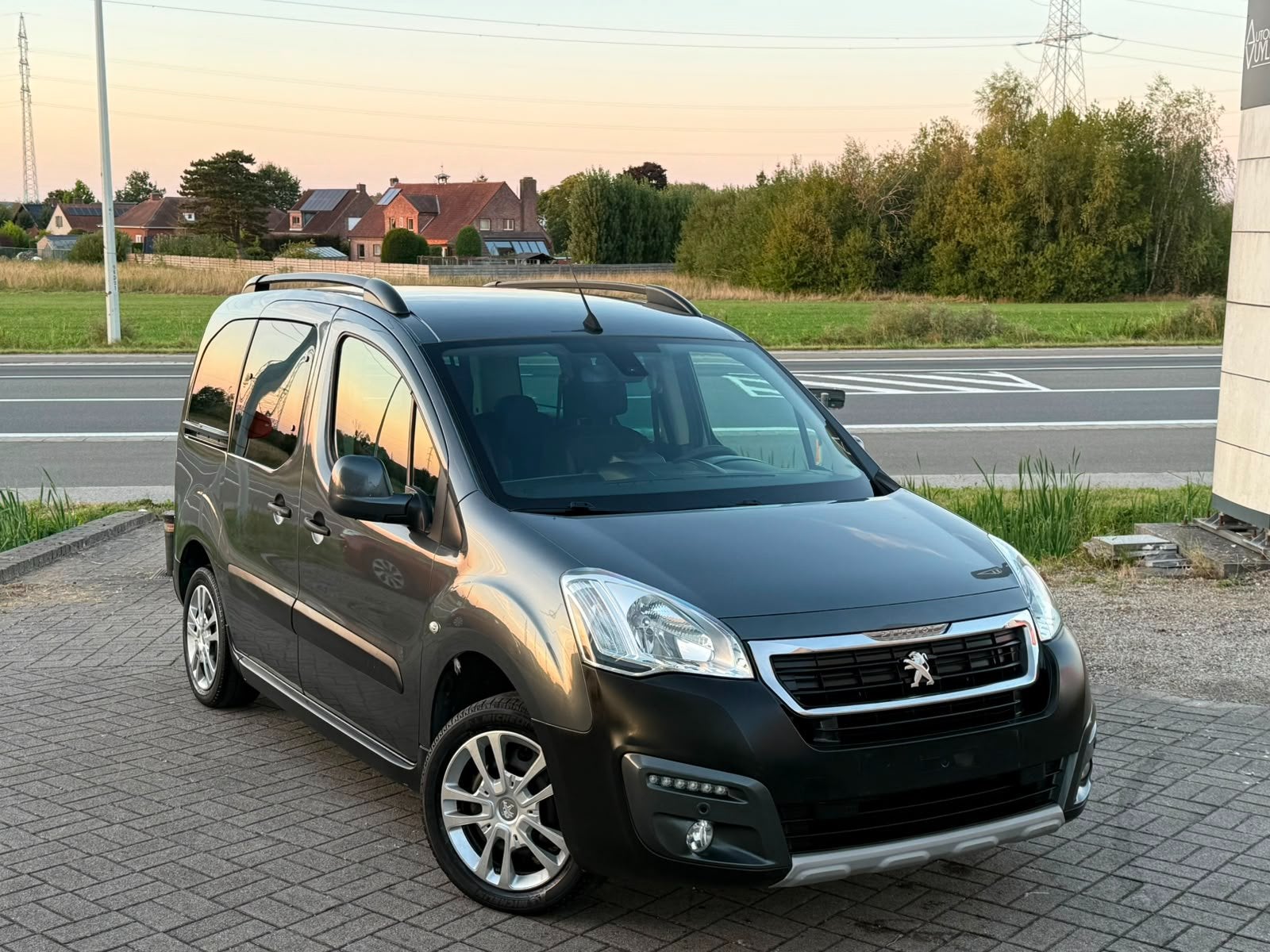Peugeot Partner, Voorwielaandrijving, Euro 6, Multifunctioneel stuurwiel, https://public.car-pass.be/vhr/0fc8476f-49bf-460a-8a3d-06ef0c50c4b0
