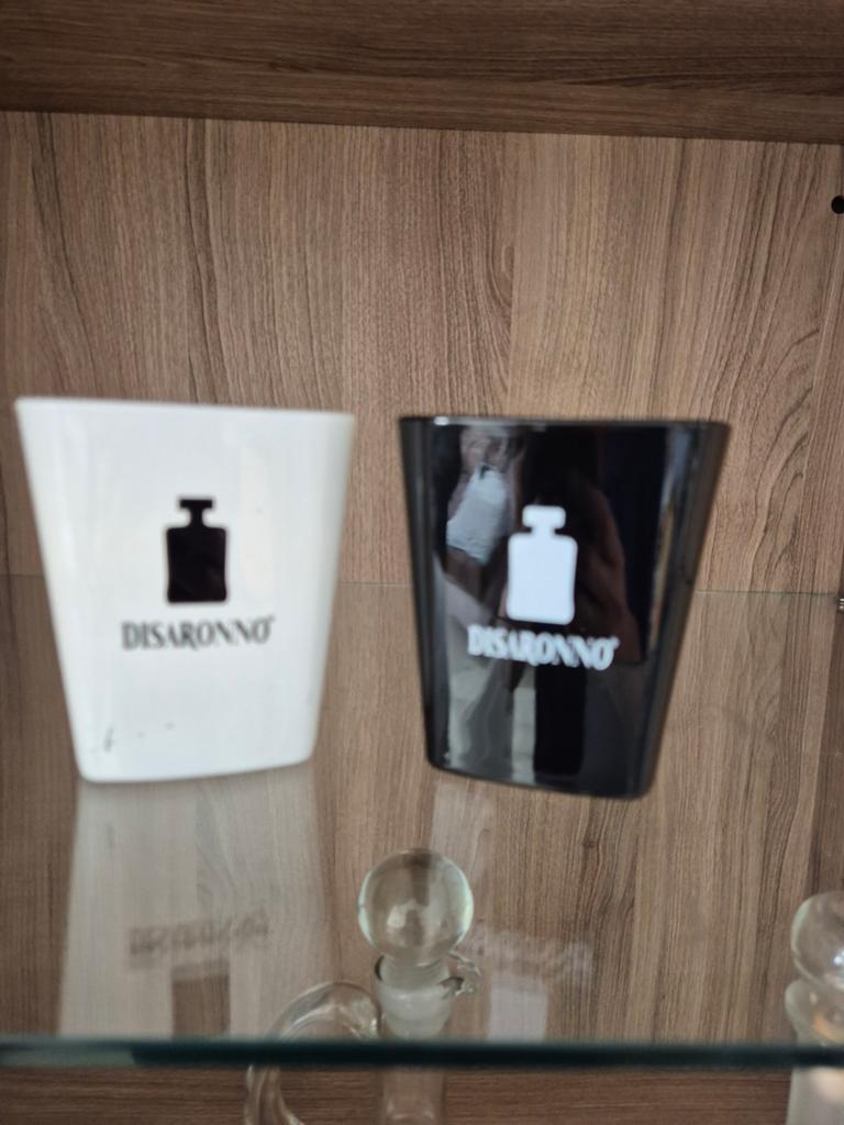 Amaretto glazen, Collections, Enlèvement