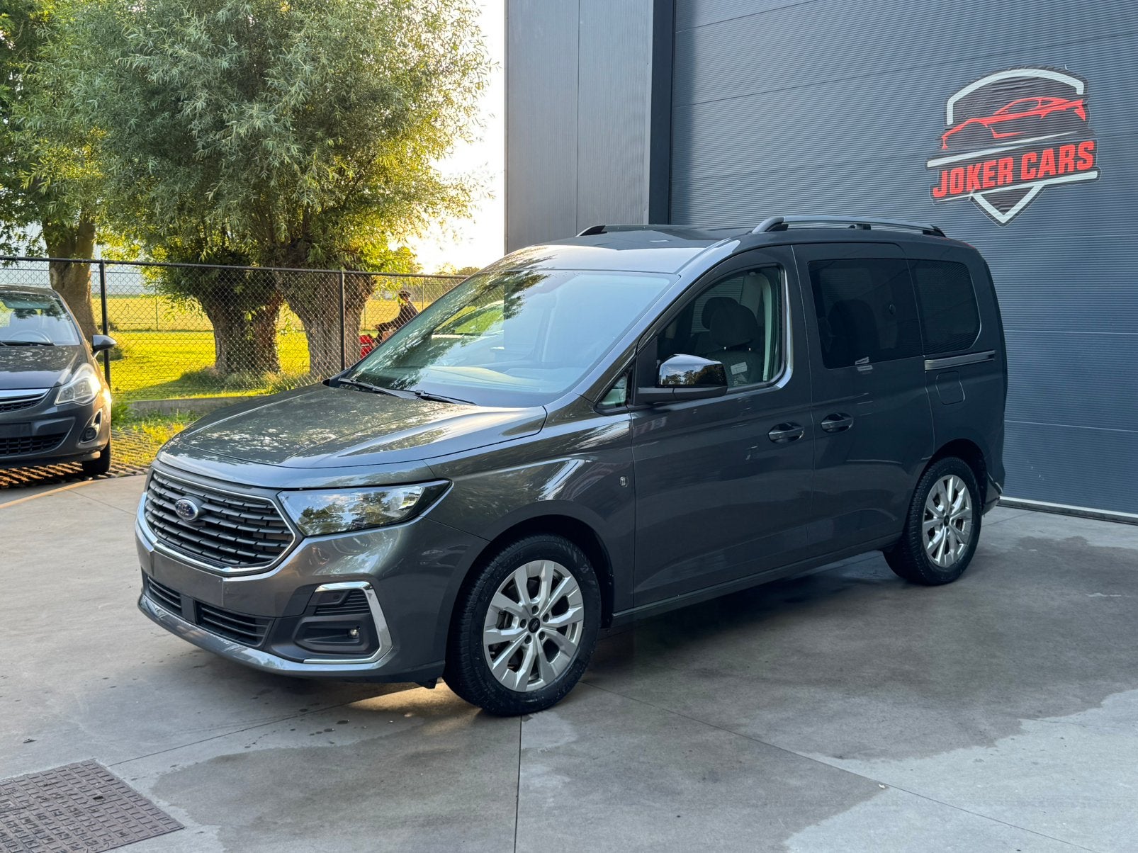 Ford Tourneo Connect 1.5 Automaat CarPlay Camera Trekhaak, Auto's, Automaat, Dealer onderhouden, 1498 cc, Euro 6
