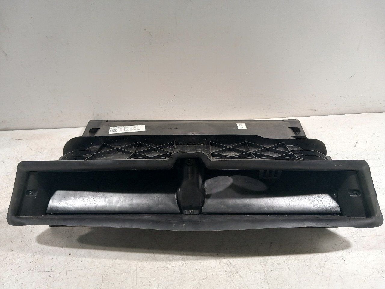 Luchtrooster Tesla Model Y, Onderdelen@venauto.nl, Van der Ven Autorecycling B.V., Gebruikt, Ettenseweg 76, 4706 PB Roosendaal, The Netherlands