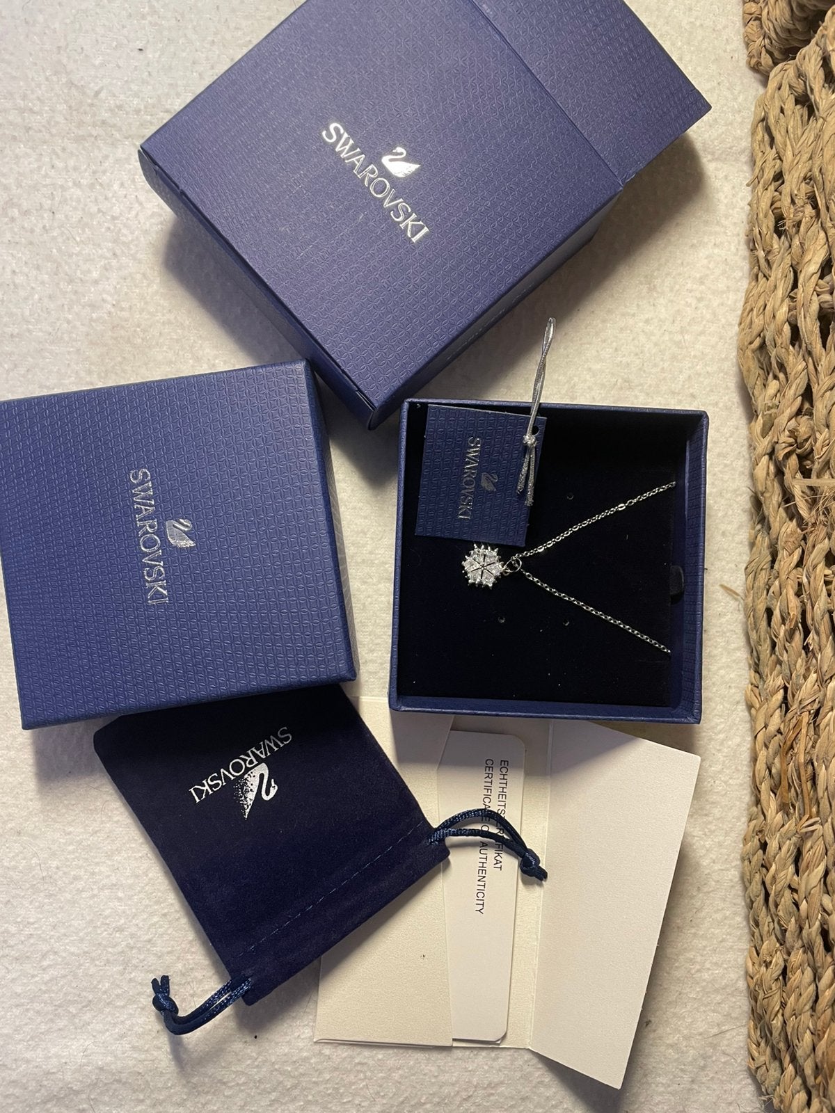 Collier Swarovski, Collections, Enlèvement ou Envoi, Comme neuf, Bijou ou Montre