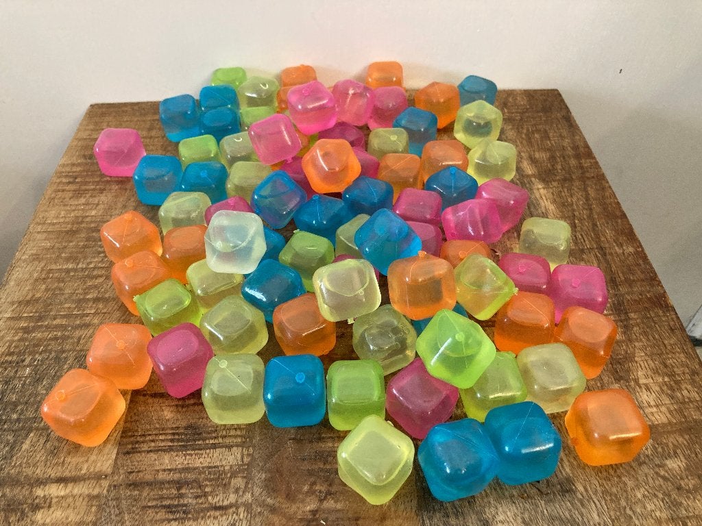 Pakket herbruikbare kleurrijke ijsblokjes - 84 stuks, Enlèvement ou Envoi, Utilisé, Autres types