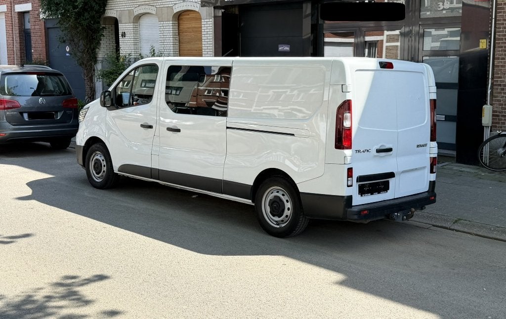 Renault Trafic 2.0dCi ***Dubbele Cabine lange chassis(L2)***, Voorwielaandrijving, Lichtsensor, 4 cilinders, 2500 kg