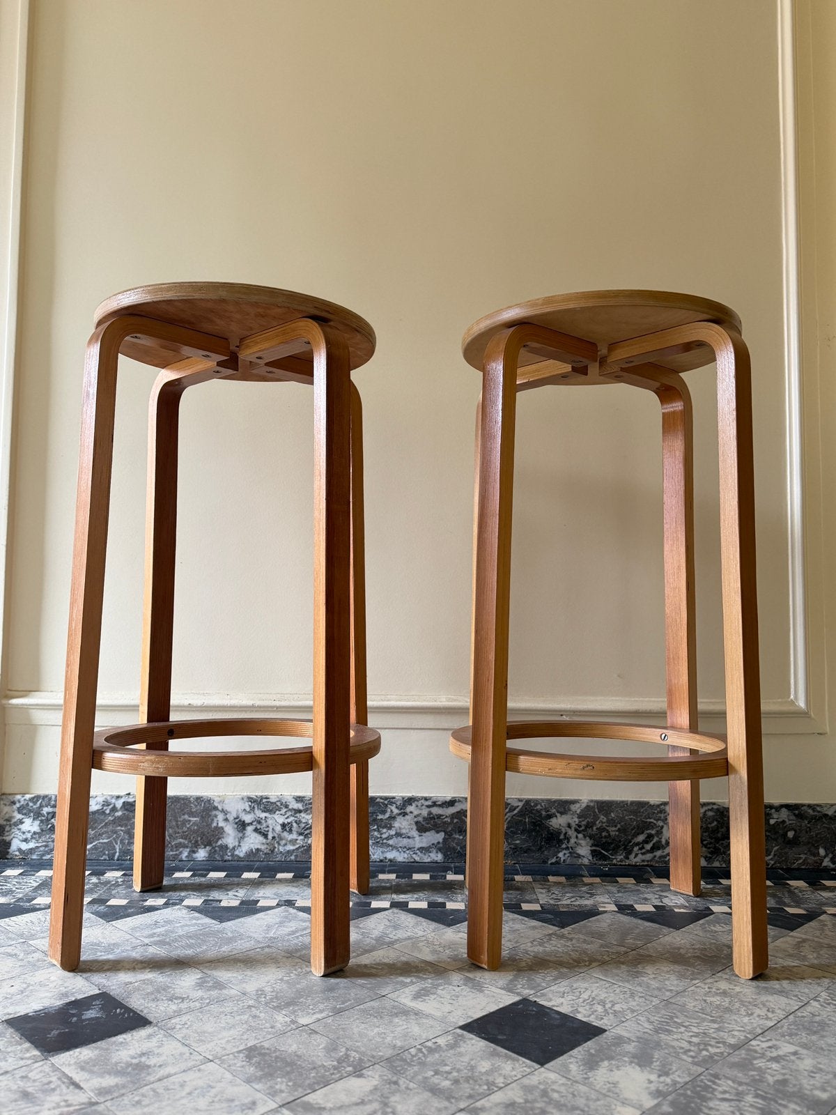Vintage Scandinavische barkrukken, Huis en Inrichting, Ophalen, 60 tot 90 cm, Zo goed als nieuw, Hout