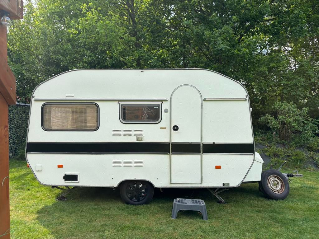 VERKOCHT - Gerenoveerde caravan 750kg, Caravans en Kamperen, Caravans, Particulier, Wilk
