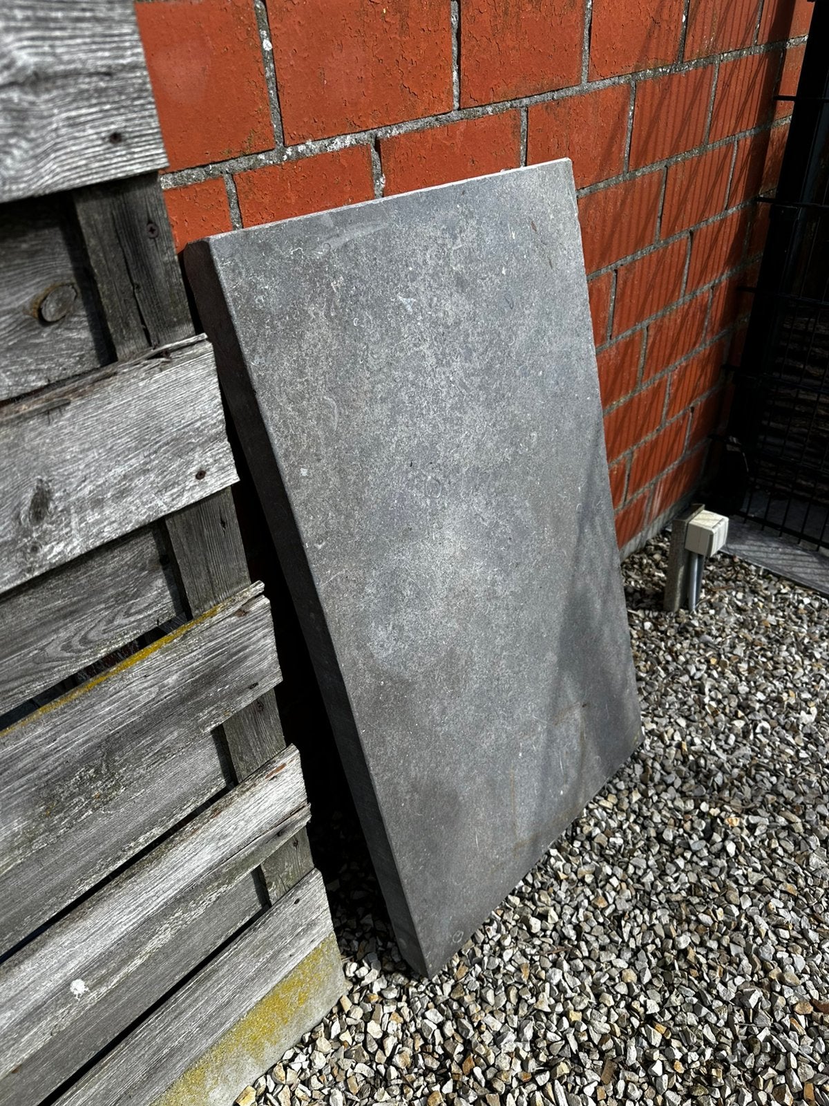 Oude blauwsteen stukken arduin, Ophalen