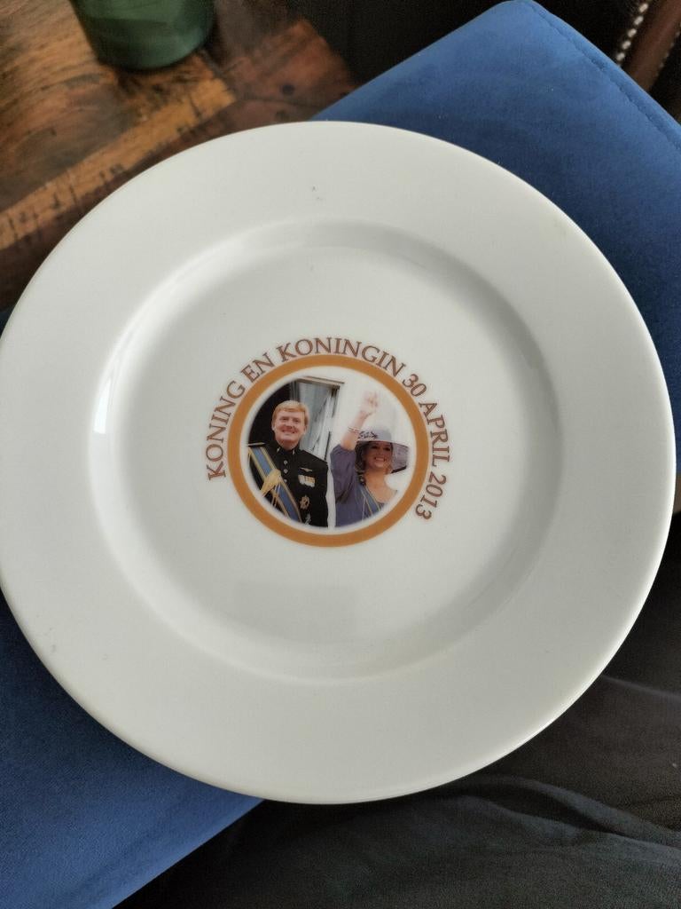 Assiette en faïence 19 cm Willem Alexander et Maxima, Envoi