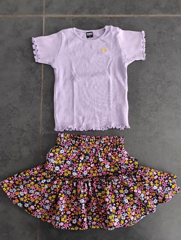 Shirt maat 98 + rok maat 104, Enfants & Bébés, Vêtements enfant | Taille 98, Enlèvement, Utilisé, Fille, Robe ou Jupe