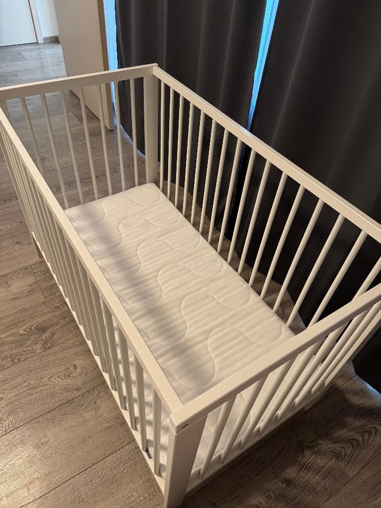 IKEA GULLIVER Babybed (60x120) + KRUMMELUR Matras, Kinderen en Baby's, Ophalen, Zo goed als nieuw, Matras