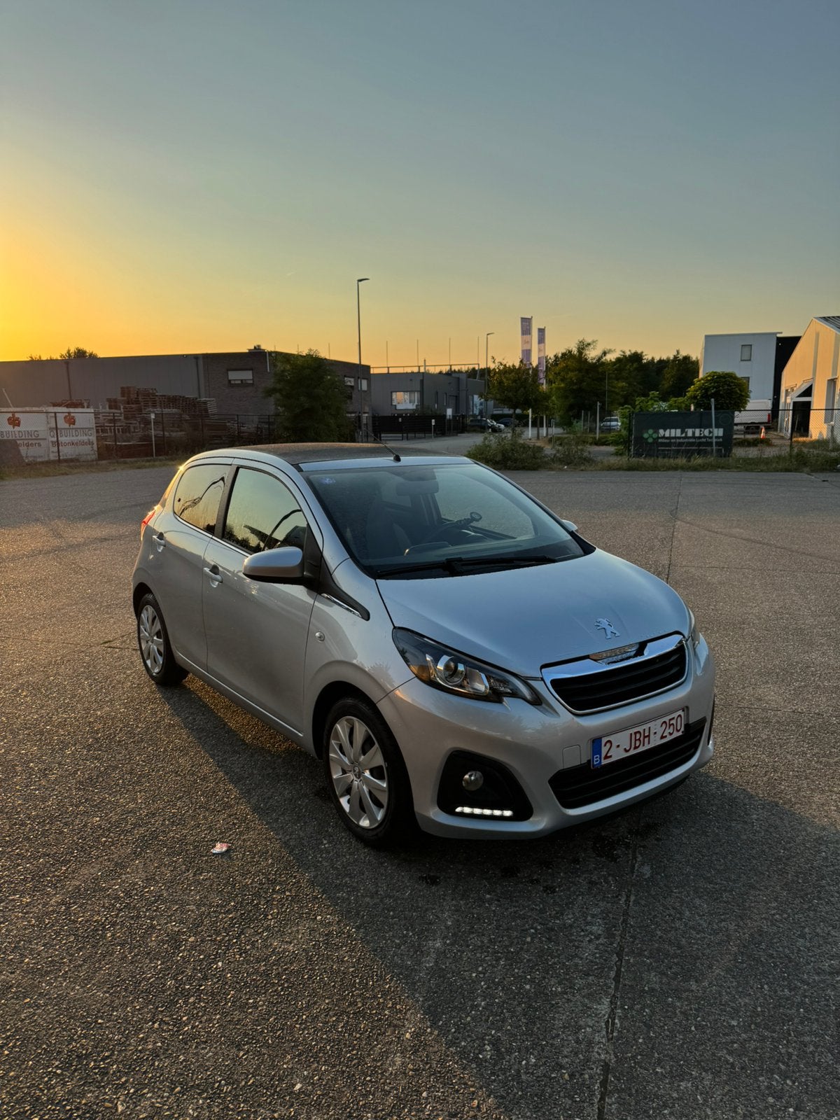 Peugeot 108, Auto's, Voorwielaandrijving, Stof, Zwart, Handgeschakeld