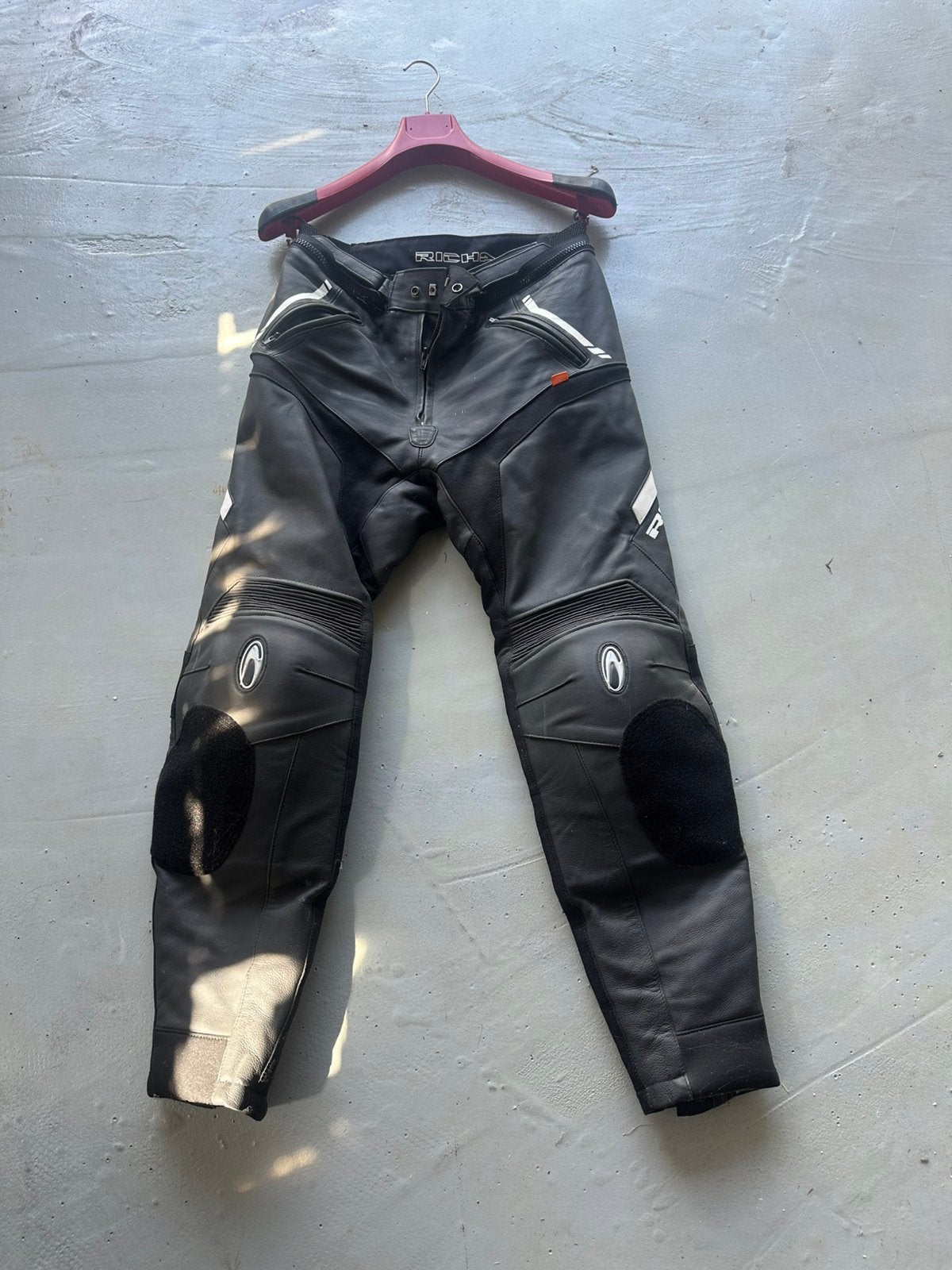 Richa motorbroek leer, Motoren, Ophalen
