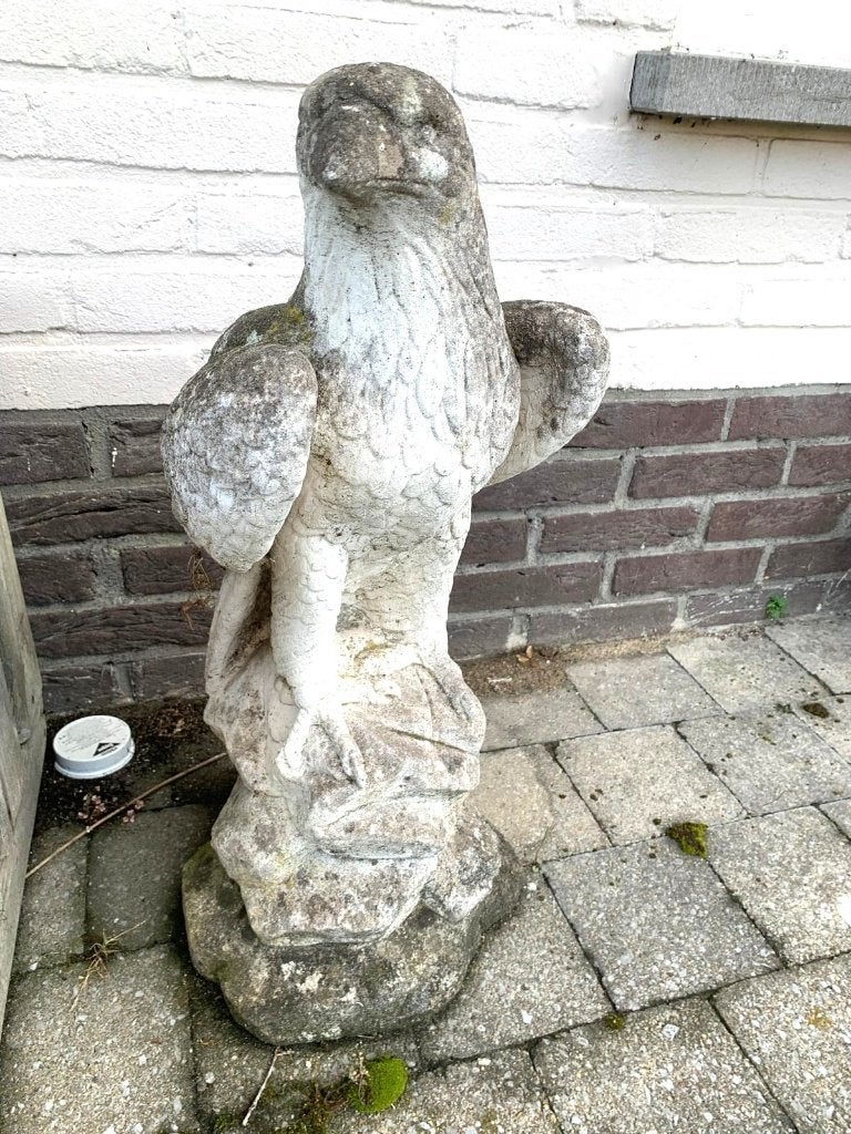 Stenen beeld adelaar, Ophalen, Steen